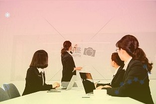 石大胜华：董事长及部分高管合计增持33万股增持金额1411.15万元